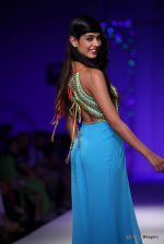 Sarah Jane Dias walk the ramp for Surily Goel Show at Wills Lifestyle India Fashion Week 2012 day 1 on 6th Oct 2012 (34).JPG
